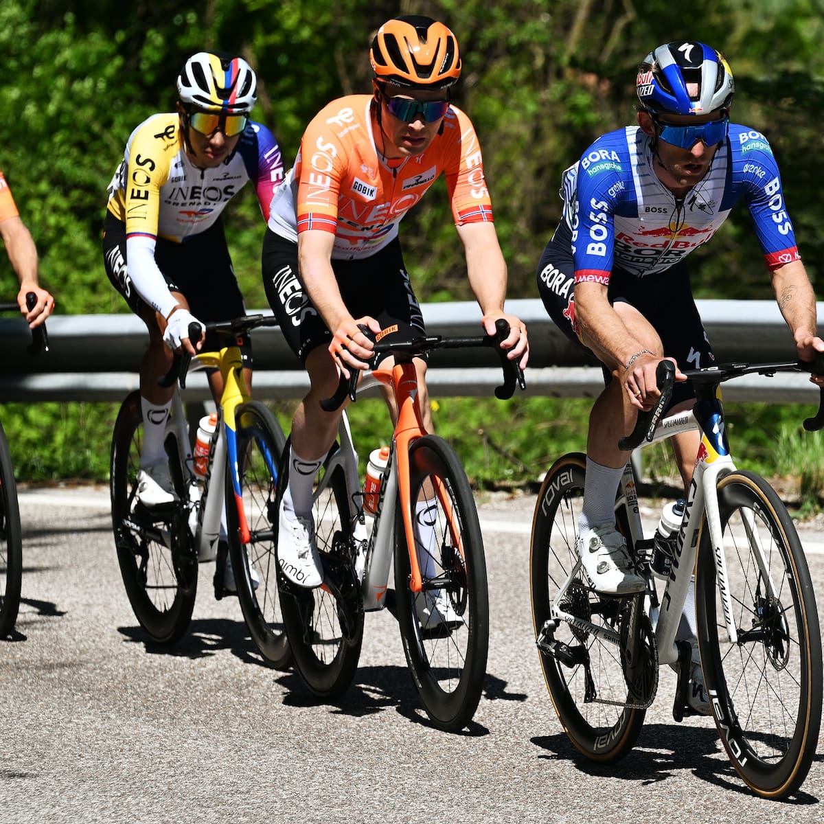 Egan Bernal ilusiona en el Tour de los Alpes 2026: se mete al top 3 y queda a un paso de su primer título del año. Foto: INEOS