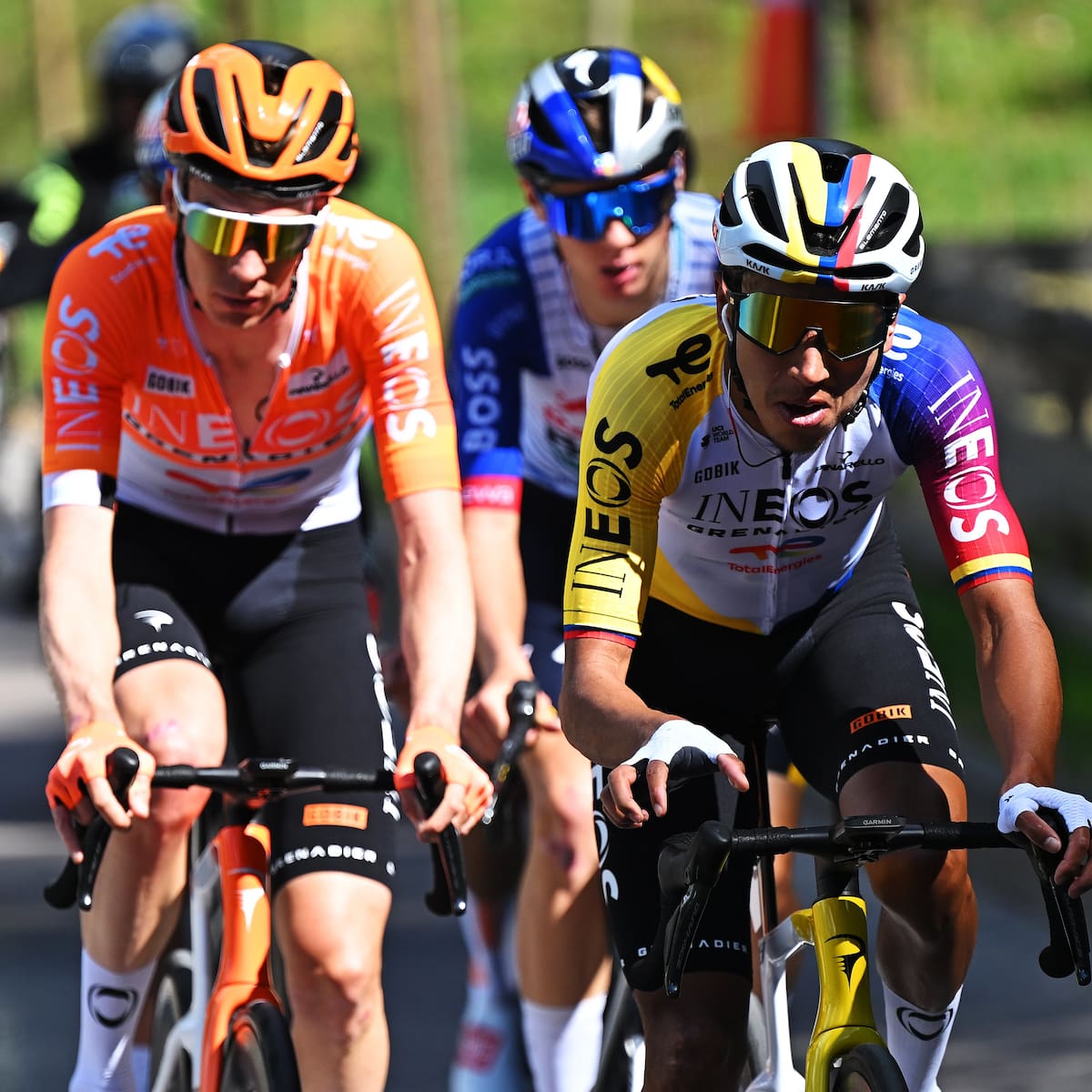 Egan Bernal se mete en la pelea del Tour de los Alpes: brillante escalada y salto clave en la general que ilusiona a Colombia. Foto: Ineos
