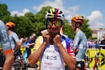 Giro de Italia 2026: Paul Magnier volvió a golpear y Egan Bernal defendió el podio en una etapa marcada por el caos y los retiros