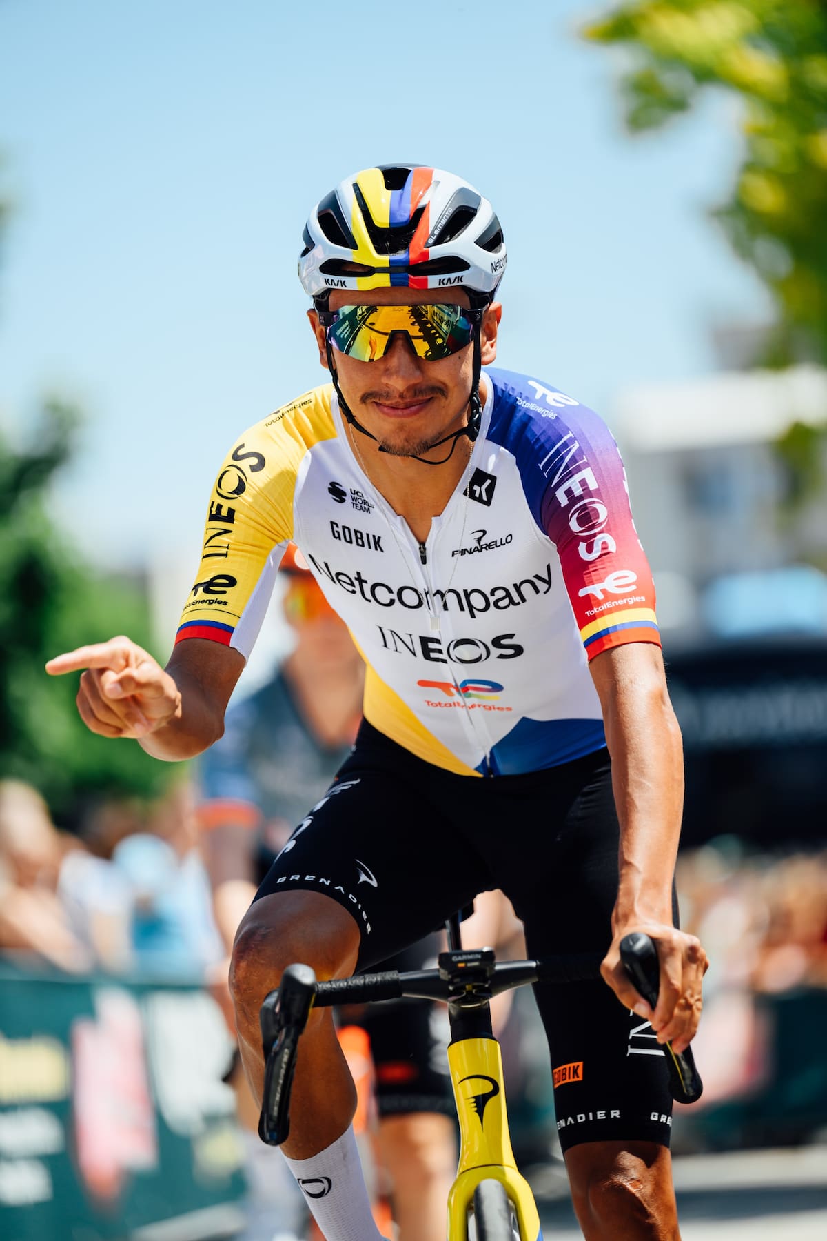Egan Bernal vivió una jornada dramática en el Giro de Italia 2026: perdió contacto en el ascenso, estuvo contra las cuerdas y terminó salvando el Top 5 de la general. Foto: INEOS