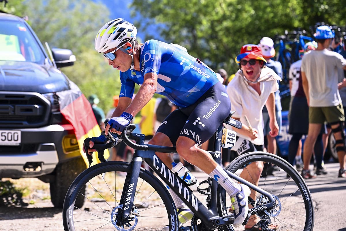 Einer Rubio sufrió un fuerte accidente durante el ascenso al Alpe d'Huez y se vio obligado a abandonar el Tour de Francia 2026 cuando restaban pocos kilómetros para finalizar la etapa. /FOTO: Movistar