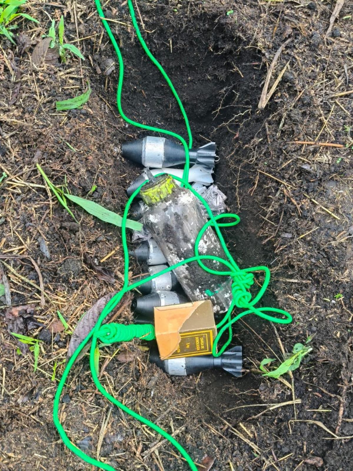 Tropas del Ejército Nacional destruyeron de manera controlada 35 artefactos explosivos hallados en el corregimiento de Ortega, en Cajibío, Cauca. Foto: Colprensa.