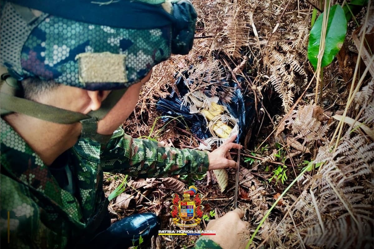 Ejército destruyó depósito con 81 explosivos que pertenecerían a disidencias en Putumayo. | Foto: Ejercito Nacional. / Vanguardia