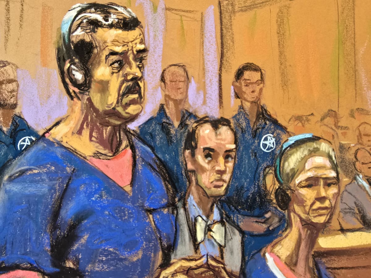 Fotografía de un dibujo realizado por la artista Jane Rosenberg donde aparece el presidente de Venezuela, Nicolás Maduro (c), junto a su esposa,, Cilia Flores (d), compareciendo ante un tribunal federal, en Nueva York (EE.UU.). Imagen de archivo. EFE/ Jane Rosenberg