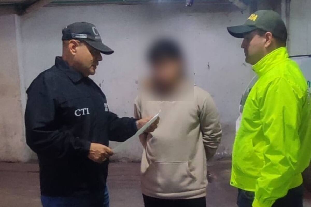 El acusado fue capturado en plena vía pública de Piedecuesta por agentes del CTI y la Policía Nacional, en cumplimiento de una orden judicial.