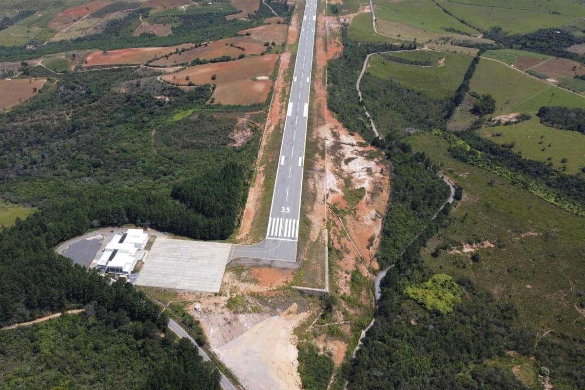 El aeródromo sangileño tiene en la actualidad vuelos a Medellín y Bucaramanga de la empresa Satena.