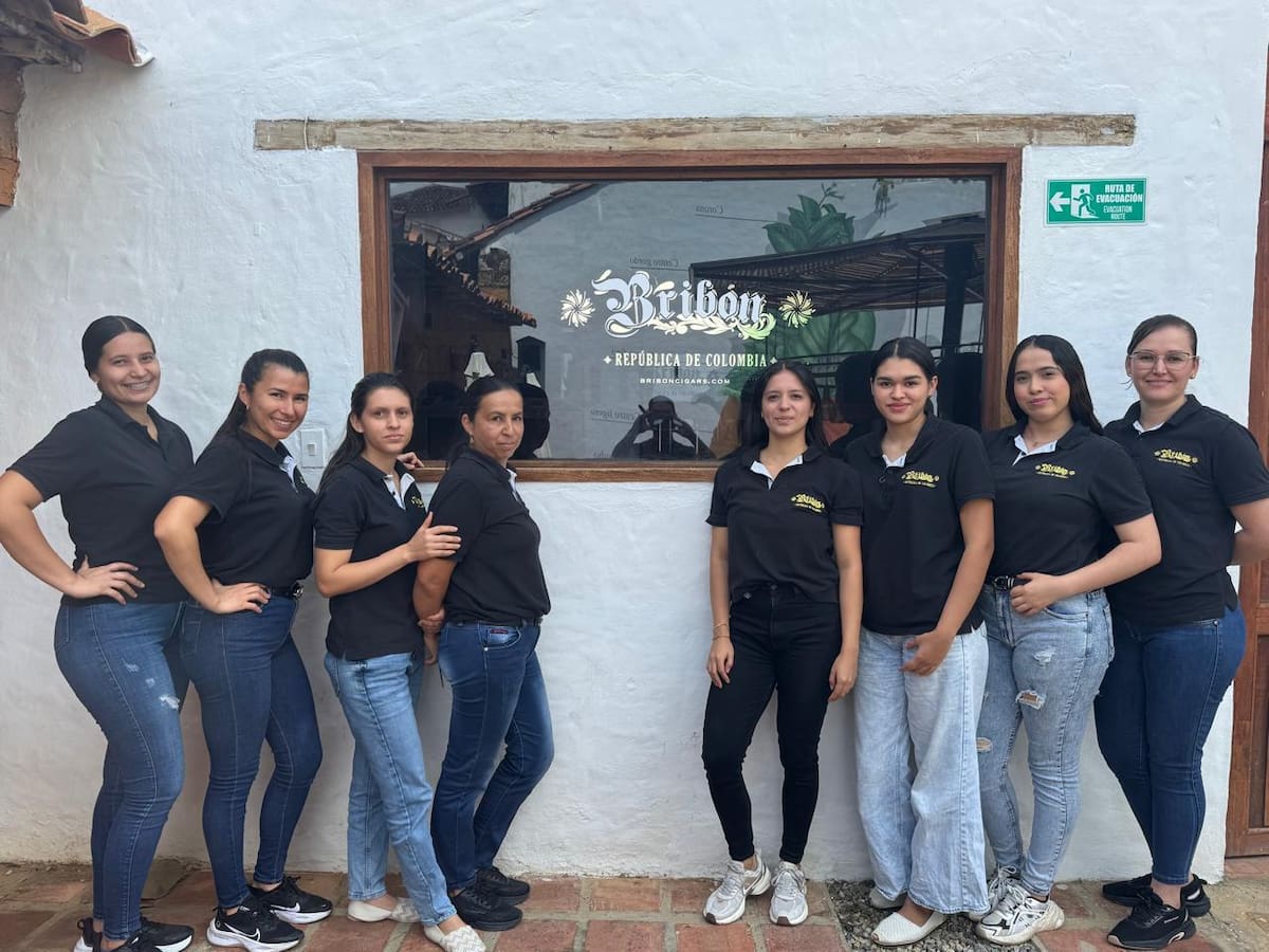 Un grupo de mujeres mantiene vivo el oficio de enrollar tabaco y son clave para las exportaciones de puros de una empresa de Barichara (Fotos de Giselle Yuliana Jejen Herrera / VANGUARDIA)