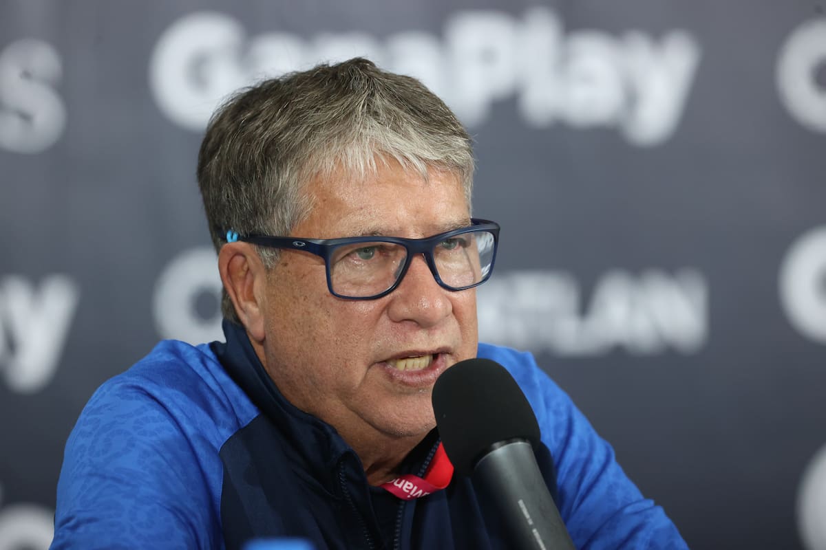 AME7474. SAN SALVADOR (EL SALVADOR), 14/09/2026.- El seleccionador de El Salvador, Hernán Darío 'Bolillo' Gómez, habla en una rueda de prensa donde manifestó que los rivales a los que se enfrentará la Selecta en la próxima Liga de Naciones de la Concacaf "no son superiores" y que espera que los salvadoreños estén en un "mejor nivel" en comparación con la eliminatoria reciente, este lunes en San Salvador (El Salvador). EFE/ Javier Aparicio