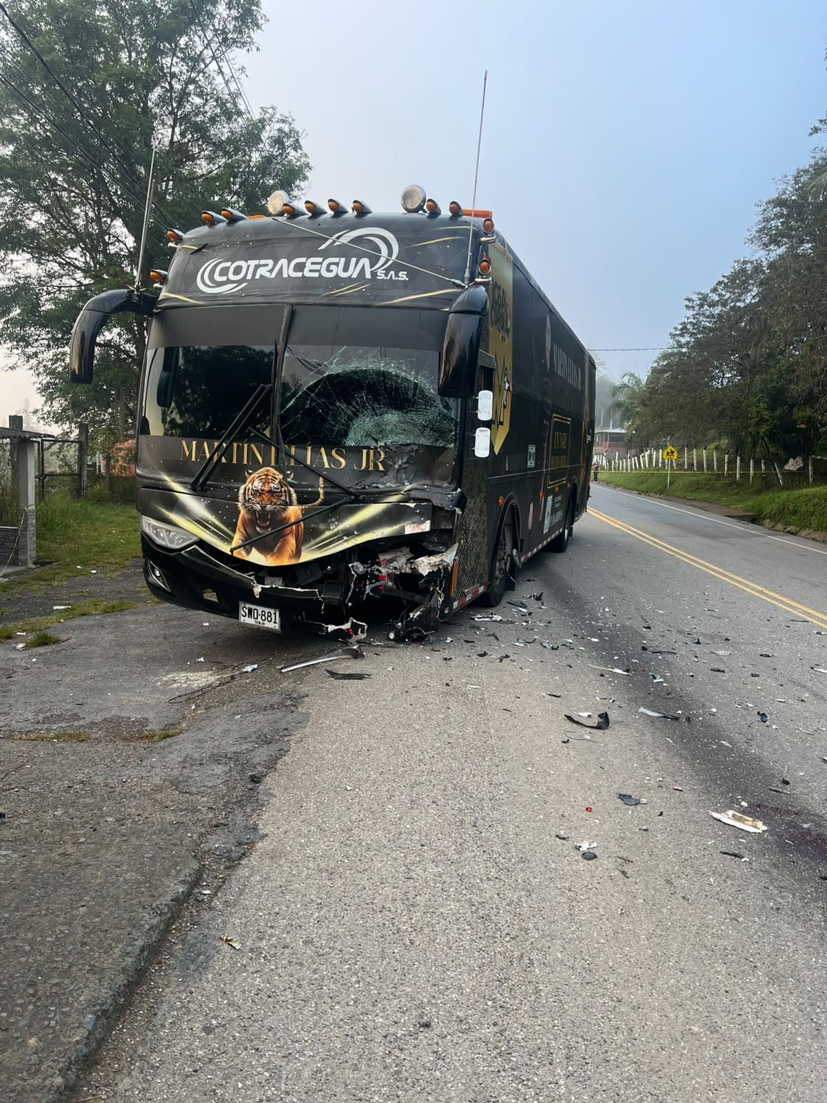 El bus de la agrupación de Martín Elías Jr. estuvo involucrado en el siniestro vial.