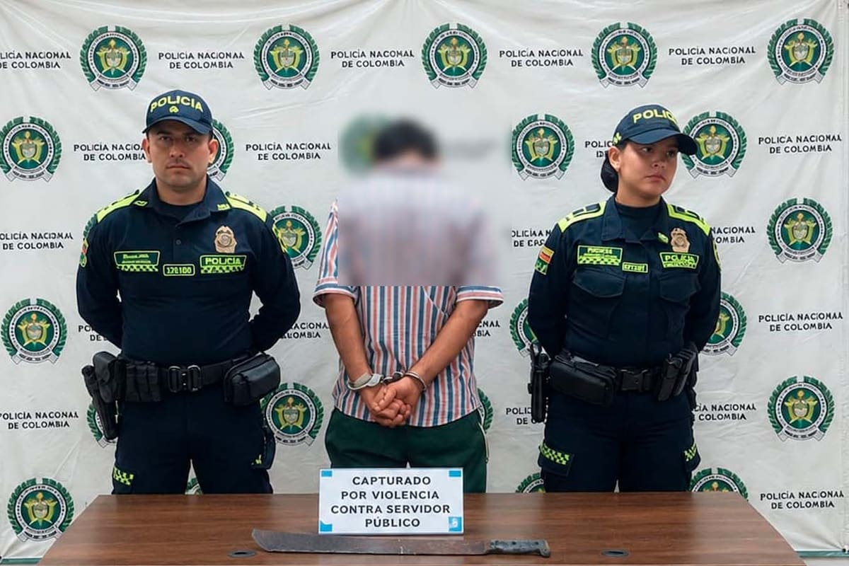 El capturado quedó a disposición de la autoridad competente por el presunto delito de violencia contra servidor público.