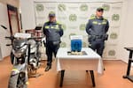 Hombre resultó herido tras lanzarse de un muro al ser sorprendido con 21 kilos de base de coca en Santander