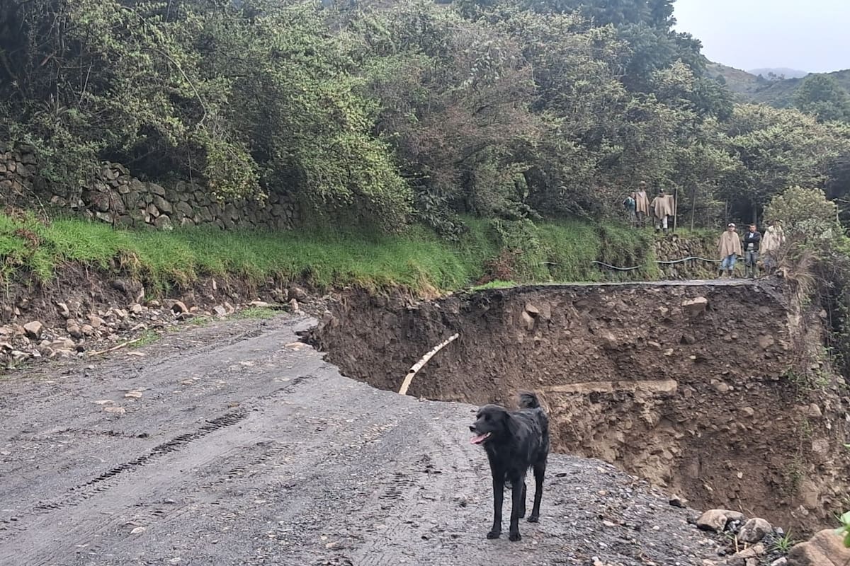 El agua destruyó un tramo de la vía rural y de la tubería del acueducto municipal en el mismo sector.