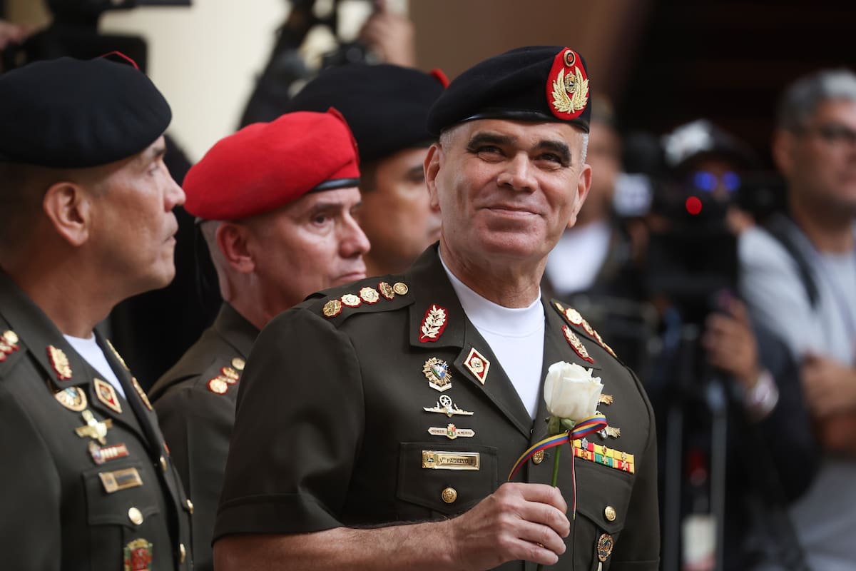 El ministro de Defensa de Venezuela, Vladimir Padrino López, asiste a la conmemoración del 34 aniversario del fallido golpe de Estado encabezado en 1992 por el entonces teniente coronel Hugo Chávez, este miércoles en Caracas (Venezuela). EFE/Miguel Gutiérrez