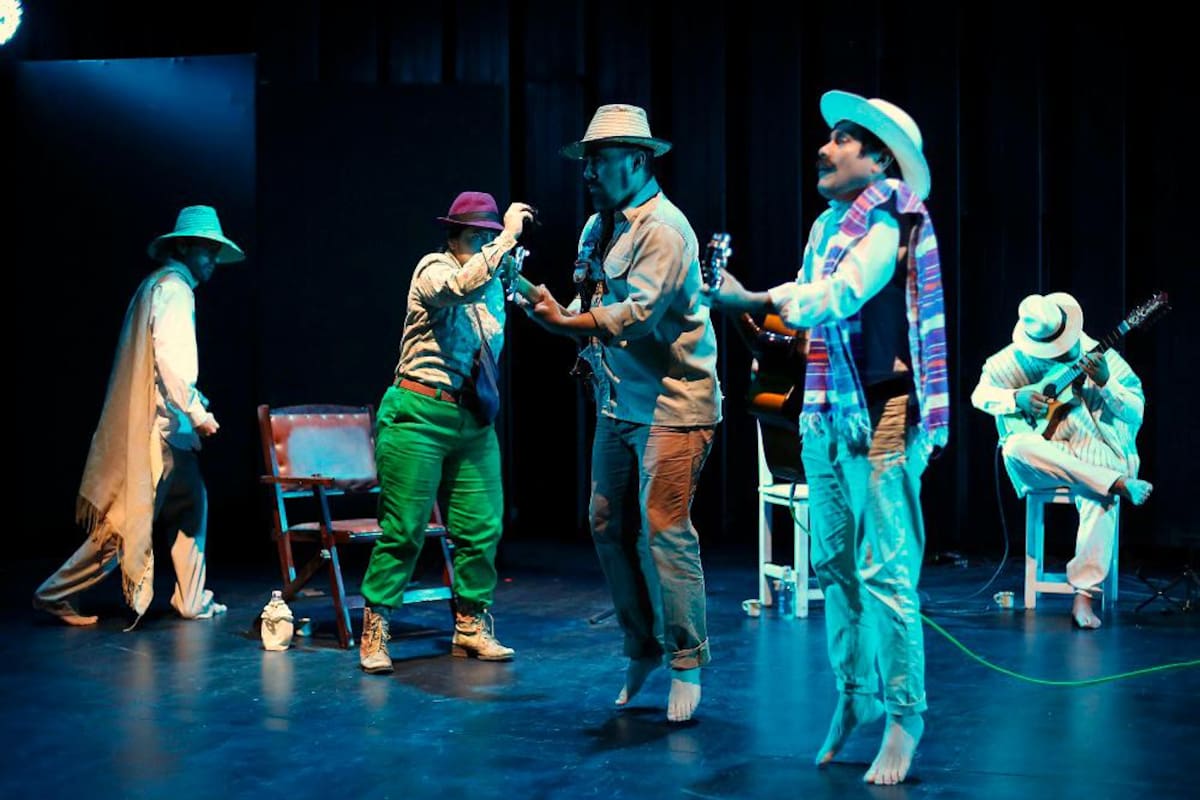 “La Casa” es una obra teatral que trasciende las tablas y se convierte en una experiencia inolvidable que invita a la reflexión y al diálogo sobre la historia y la memoria de Colombia. Fotos suministradas/VANGUARDIA