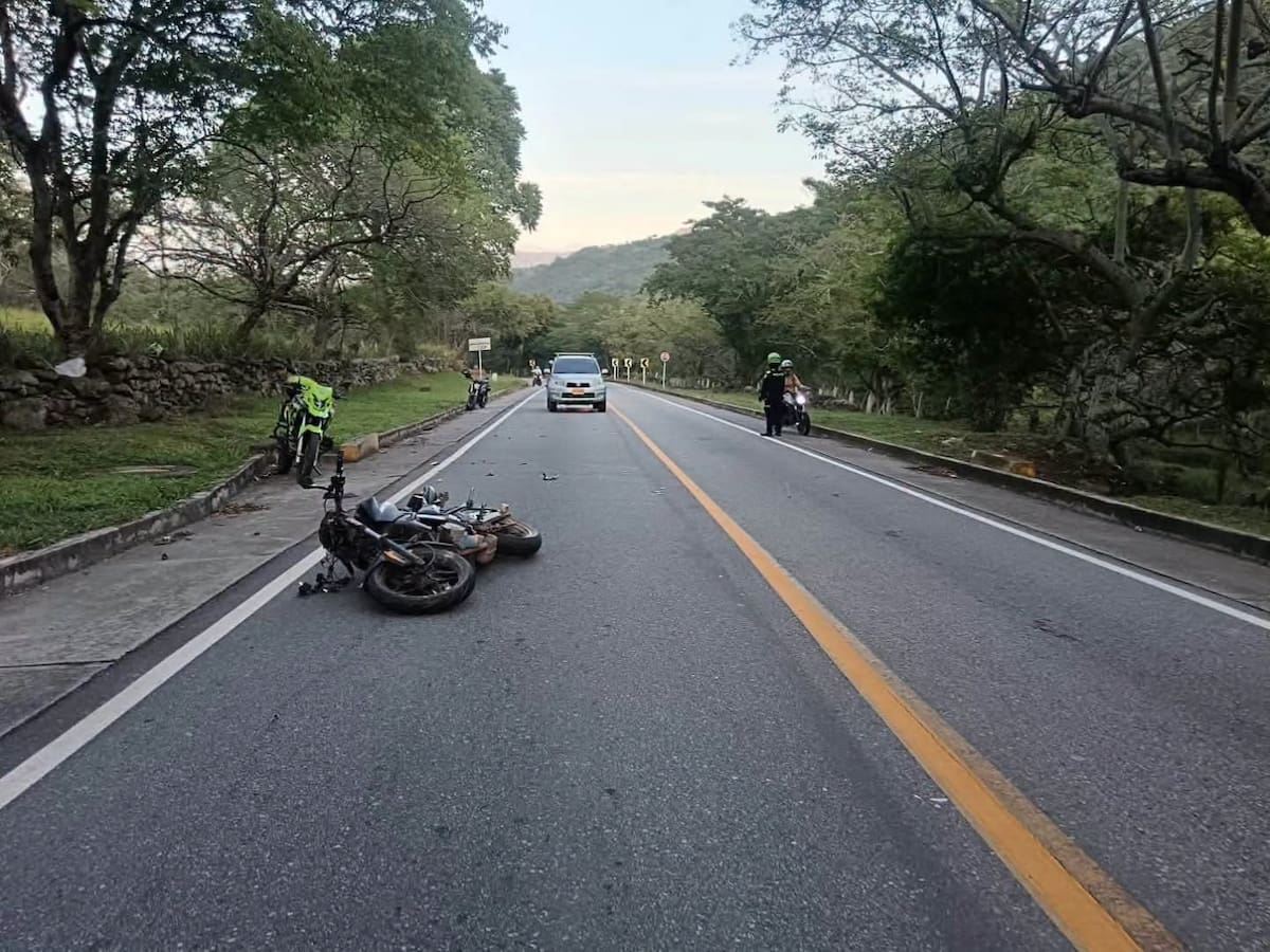 El conductor de la motocicleta, un joven de 19 años, también resultó gravemente herido en el siniestro.