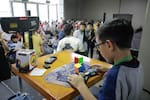 El cubo de Rubik reúne a 170 estudiantes de ocho departamentos en Neomundo