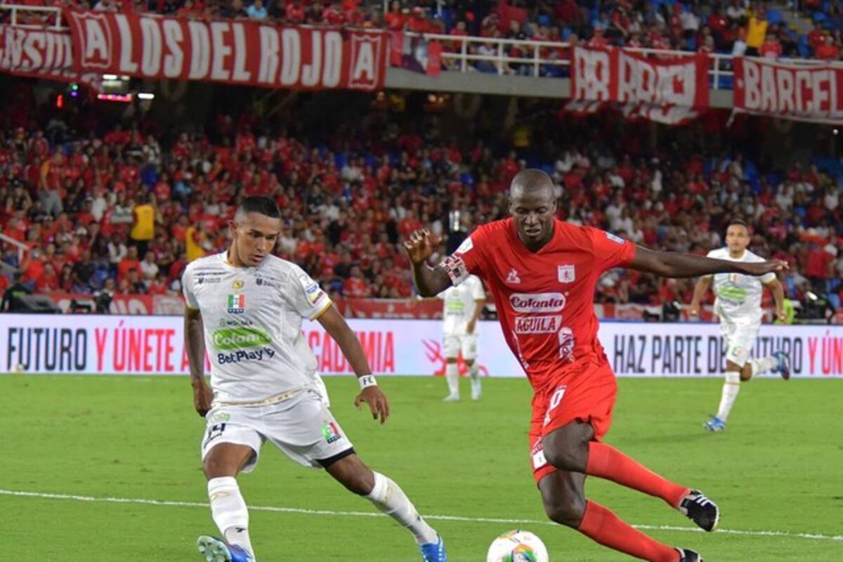 El delantero Adrián Ramos anunció su fecha de retiro del fútbol profesional. Foto: Colprensa