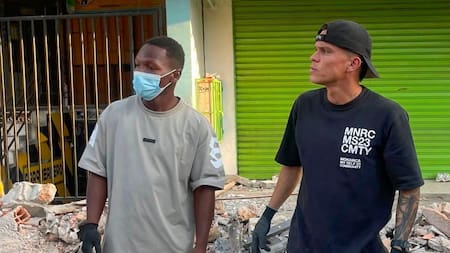 Walmer Pacheco se puso la ‘10’ fuera de la cancha: así ayuda el capitán del Pereira tras el terremoto en Colombia