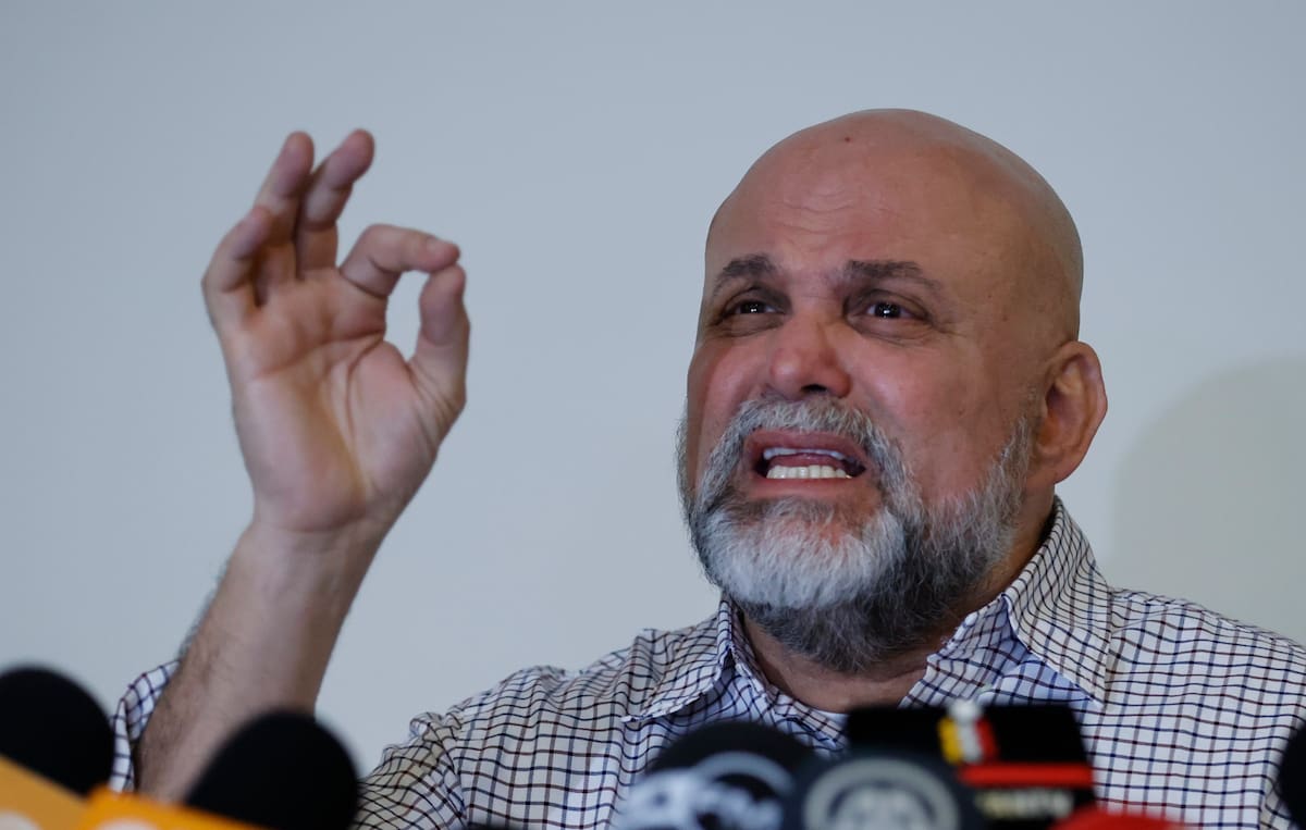 El ex jefe paramilitar Salvatore Mancuso se encuentra con Petro y pide perdón a las víctimas. // Foto: EFE.