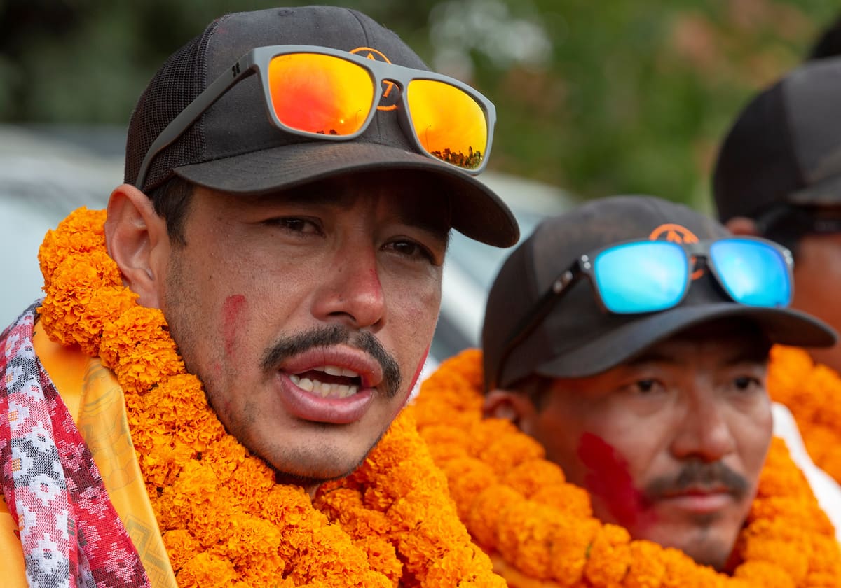 Fotografía de archivo del 30 de octubre de 2019, en la que puede verse al montañista nepalí Nirmal Purja, reconocido por haber escalado los 14 picos más altos del mundo en poco más de seis meses. EFE/NARENDRA SHRESTHA