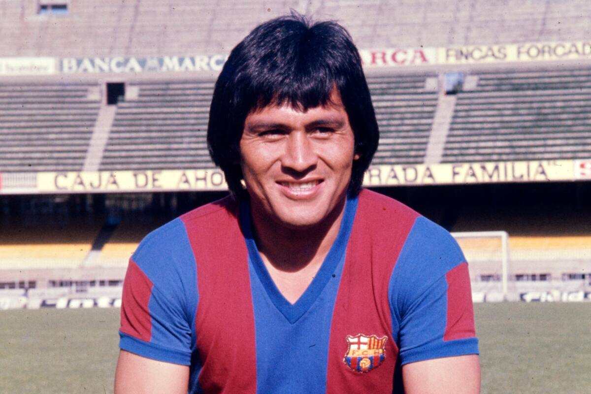 El F.C. Barcelona lamentó el fallecimiento del exdelantero Hugo ‘Cholo’ Sotil. (Foto: FC Barcelona / VANGUARDIA).