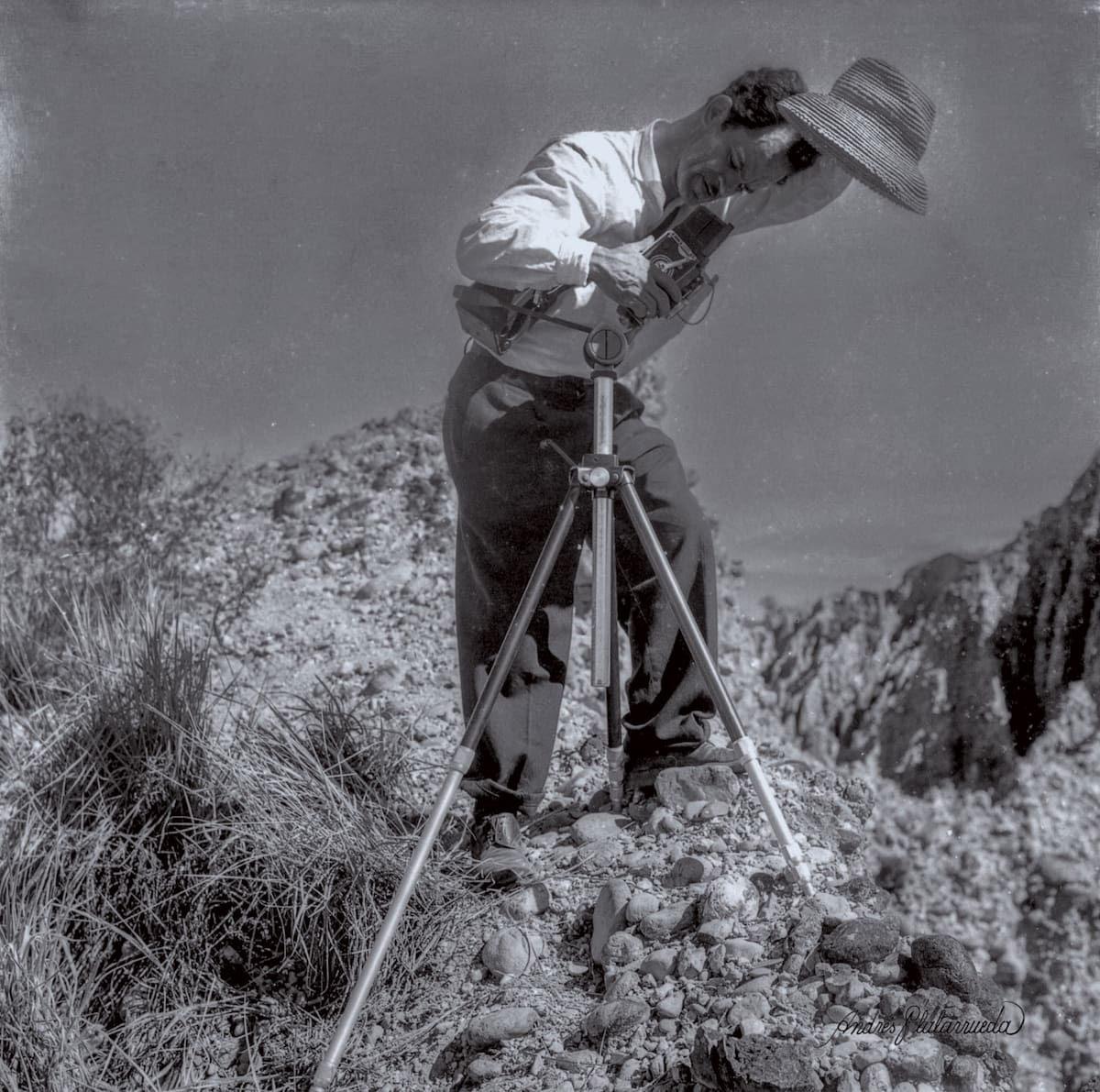 El fotógrafo santandereano Andrés Platarrueda en sus primeros años como fotógrafo. Fotos: Mauricio Olaya/VANGUARDIA