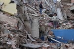 Desgarradoras imágenes tras terremotos en Venezuela: familias buscan a sus seres queridos entre escombros