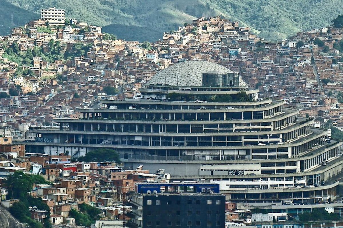 Donald Trump anunció el cierre definitivo de El Helicoide, al que llamó “cámara de tortura”, y reavivó el debate sobre la transición política en Venezuela.