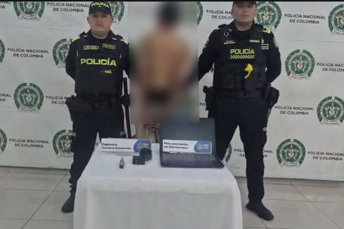 El hombre de 26 años es interceptado por la Policía tras intentar huir por los tejados del sector.