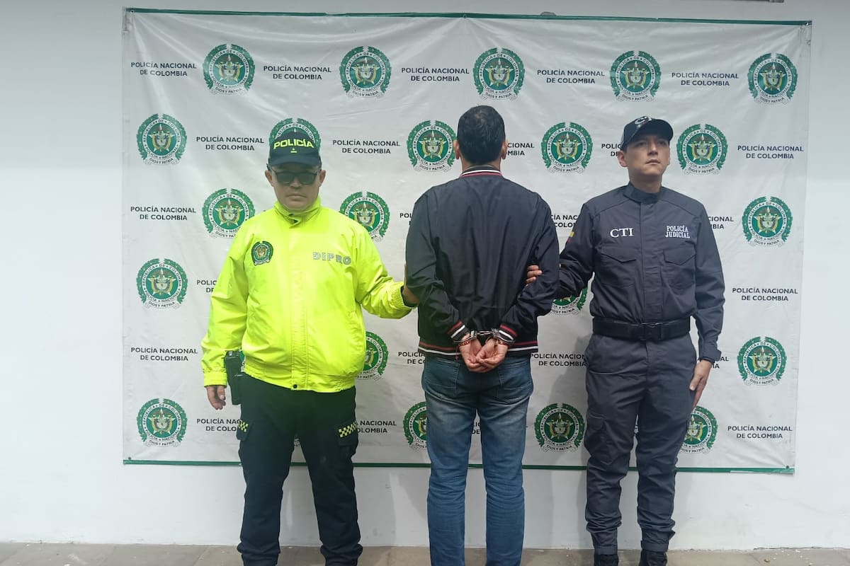 El hombre fue capturado en Bucaramanga por el delito de acto sexual con menor de 14 años.