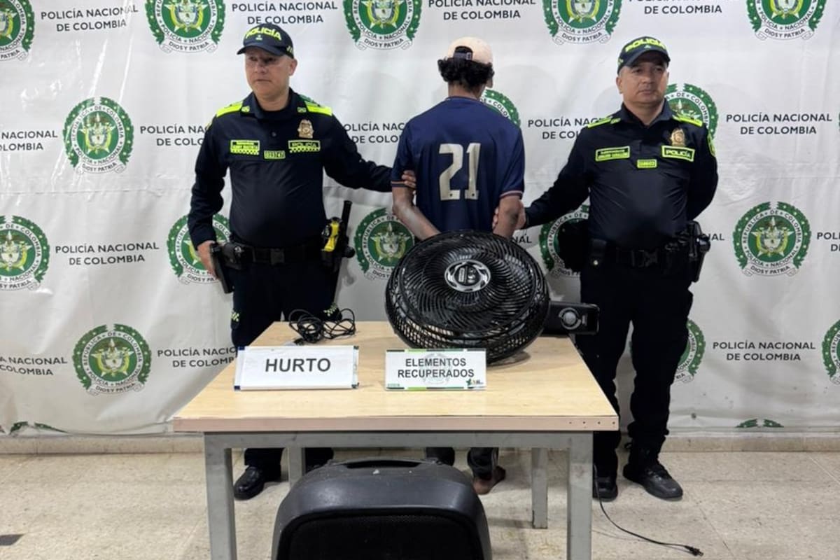 El hombre fue capturado en el barrio Conucos luego de que, al parecer, robara varios elementos de una institución educativa del sector.