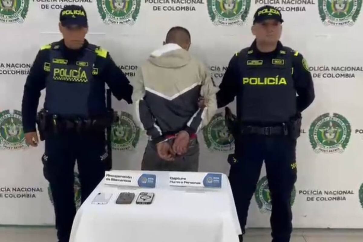 El hombre fue capturado en flagrancia en el centro de Bucaramanga tras el hurto del celular.