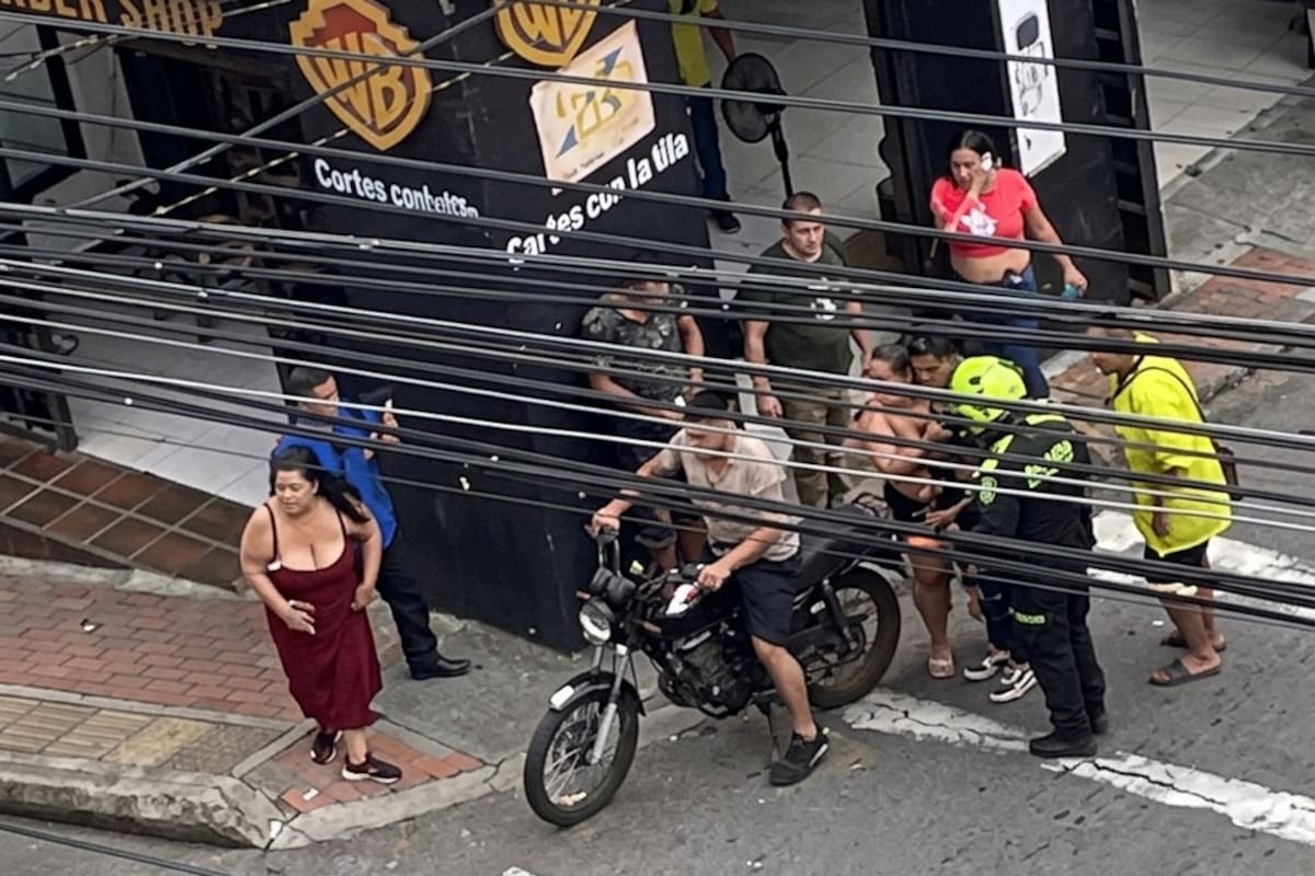 El hombre fue trasladado en motocicleta a un centro asistencial luego de recibir varios disparos.