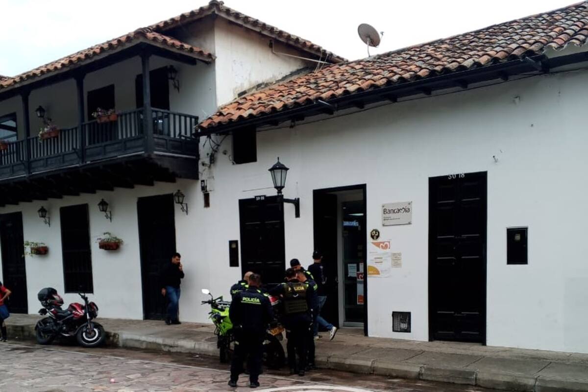 El hurto se registró en una entidad financiera aledaña al parque principal de Girón.