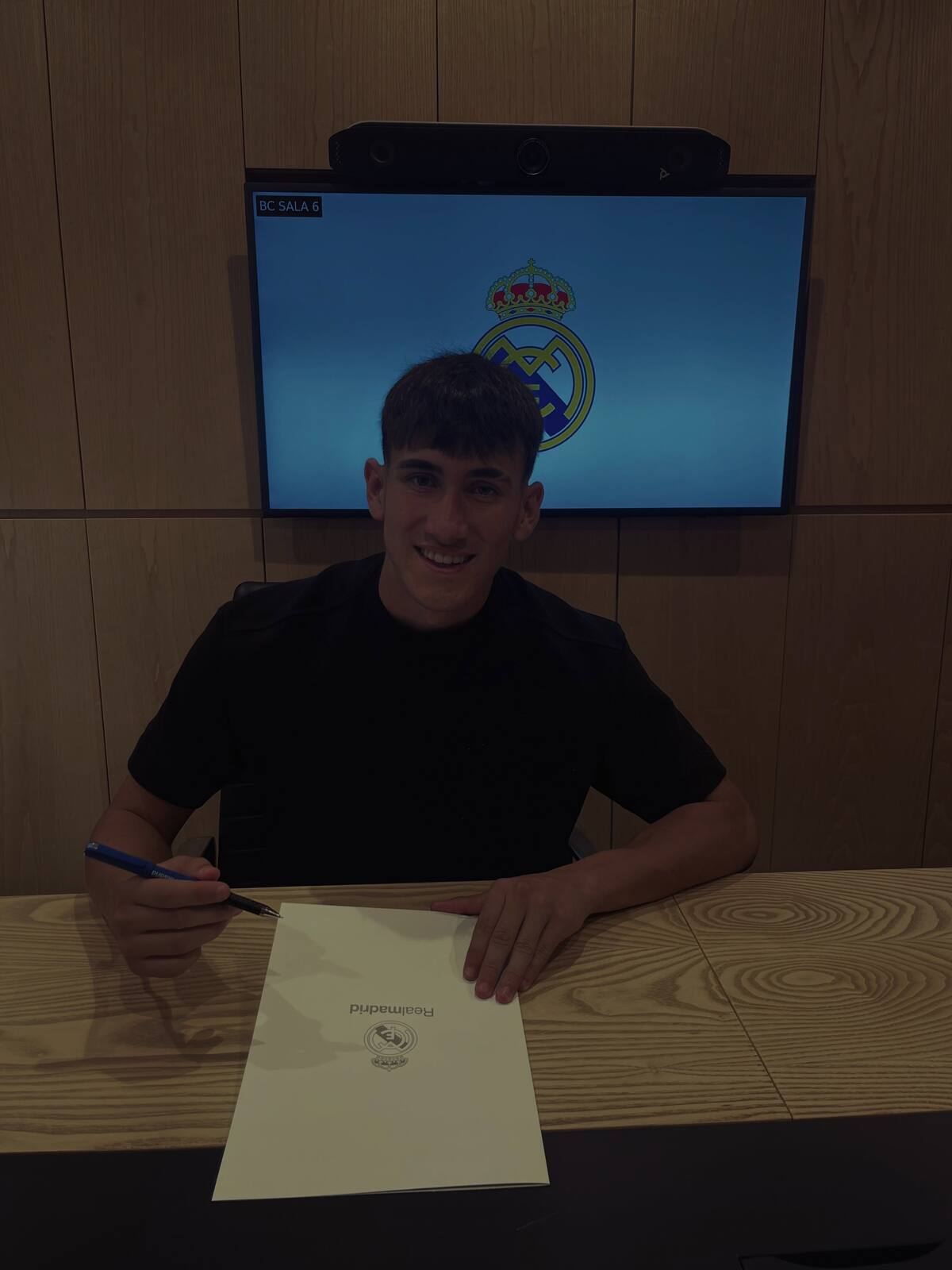 El joven del Real Madrid que tiene sangre bumanguesa y podría vestir la camiseta de Colombia. Foto: Redes sociales @una10rdonez