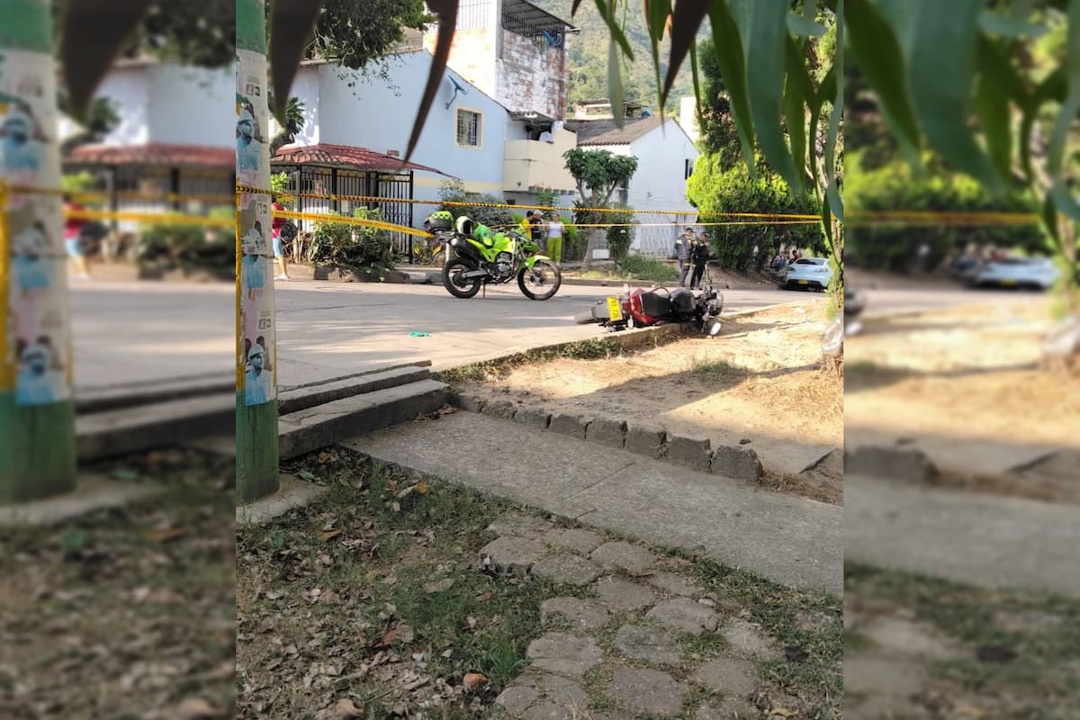 El joven fue atacado a tiros mientras se movilizaba en una motocicleta por el sector de Cabecera del Llano, en Piedecuesta.