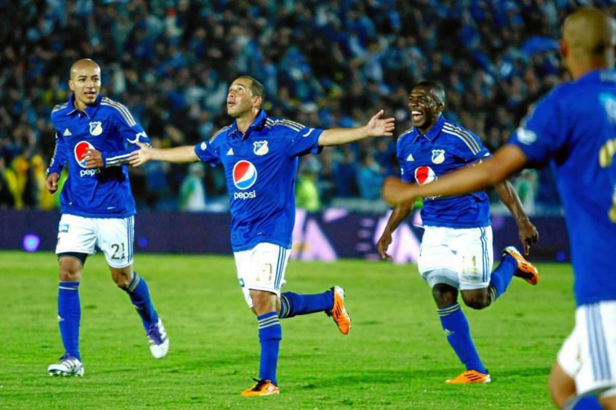 El jugador Mayer Candelo de Millonarios celebra el gol anotado al Junior durante el partido de Semifinales del Torneo Finalización de la Liga Postobón, en el Estadio El Campín. (Colprensa / Christian Castillo M).