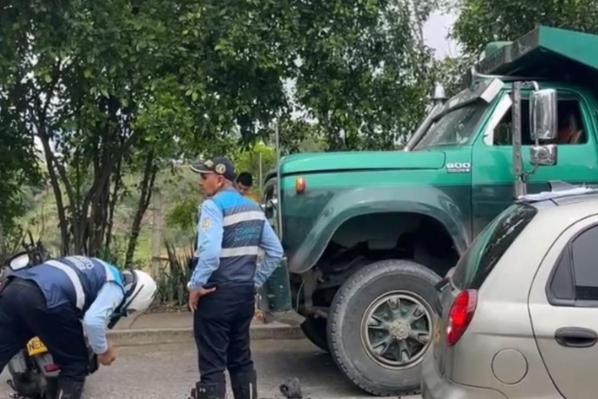 El motociclista Yonson Henry Alexander Galvis Parada murió tras chocar de frente contra una volqueta en el barrio El Porvenir.