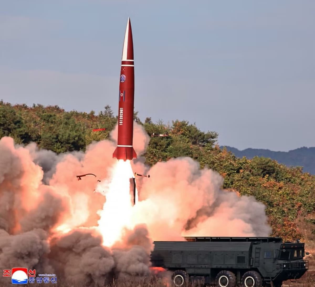 El museo exhibe un misil balístico intercontinental Hwasong-20, que tiene un alcance de 15 000 kilómetros y diseñado para portar múltiples ojivas nucleares. ( Fuente: EFE)