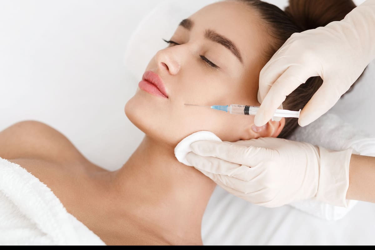El negocio de la belleza en Colombia supera los 100 mil millones de dólares según informes. | Foto: Vanguardia / Canva