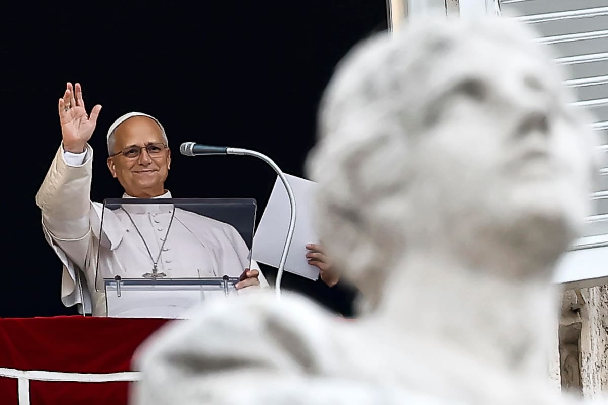Imagen del papa durante el rezo del ángelus el pasado 18 de octubre, un día después de recibir el alta hospitalaria. EFE/EPA/ANGELO CARCONI