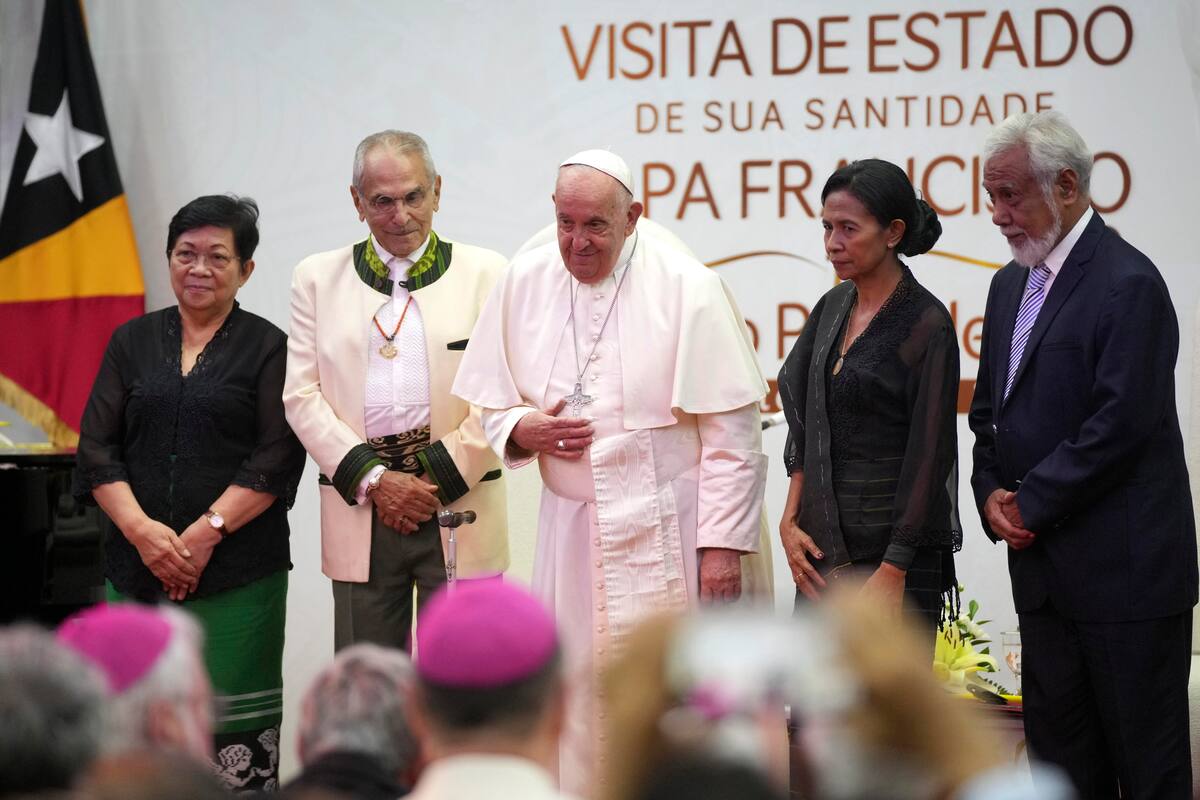 El papa Francisco recordó este lunes a los "tantos niños y adolescentes heridos en su dignidad" y pidió "actuar con responsabilidad para prevenir todo tipo de abuso". EFE/VANGUARDIA