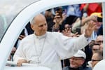 Papa León XIV retoma sus actividades tras cirugía y vuelve a recorrer la plaza de San Pedro