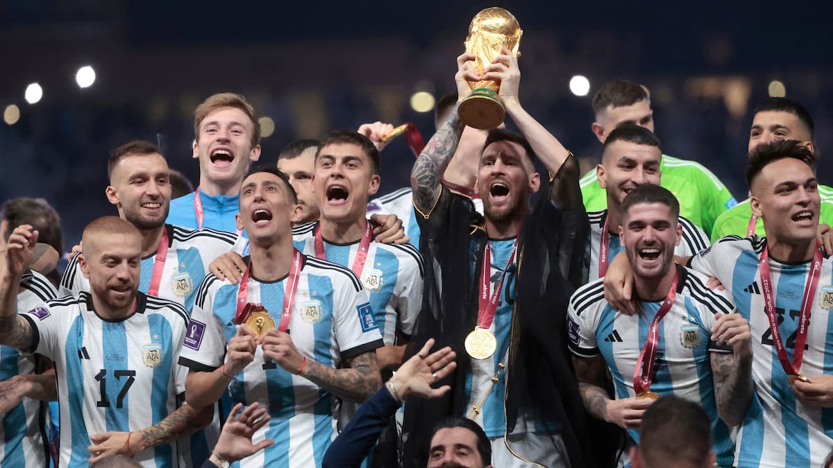 El Papu Gómez se coronó campeón de la Copa del Mundo con Argentina. // EFE/Juan Ignacio Roncoroni