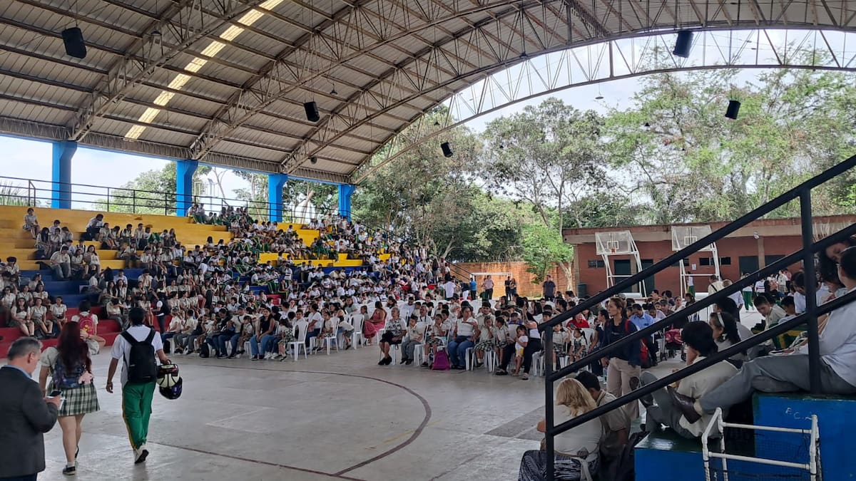 La posesión del gobierno escolar se cumplió en el coliseo de la Institución Educativa de Nuestra Señora del Pilar.