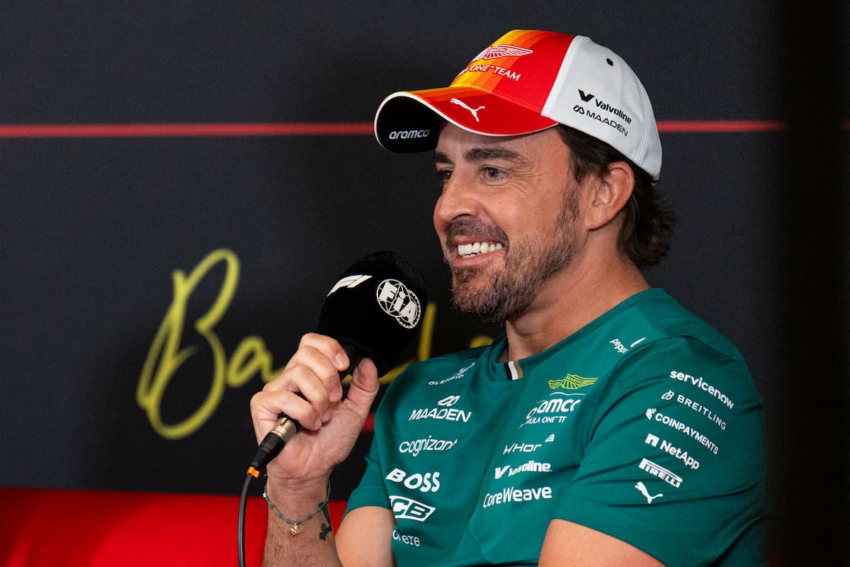 GRAFCAT3822 Montmeló (BARCELONA) 11/06/2026.- El piloto español Fernando Alonso, del equipo Aston Martin, durante la rueda de prensa ofrecida hoy previa al Gran Premio de Barcelona-Catalunya que se celebrará este fin de semana en el Circuito de Barcelona-Cataluña. EFE/Siu Wu