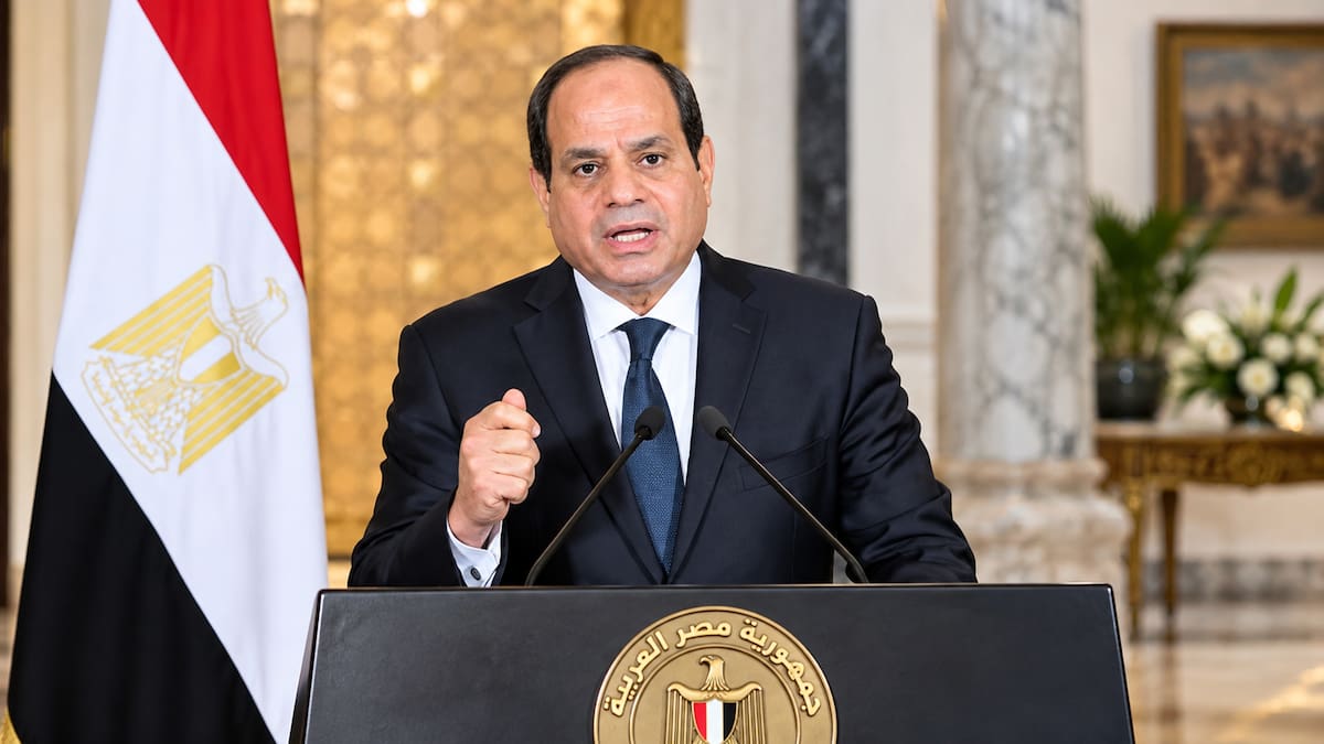 El presidente Abdelfatah al Sisi de Egipto respalda una salida negociada mientras Irán transmite sus condiciones a Estados Unidos mediante intermediarios y mantiene vinculada la reapertura del estrecho de Ormuz al cumplimiento de sus exigencias.