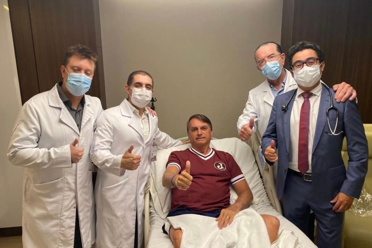 El presidente de Brasil, Jair Bolsonaro, recibe el alta hospitalaria.
Foto: Colprensa/Europa Press