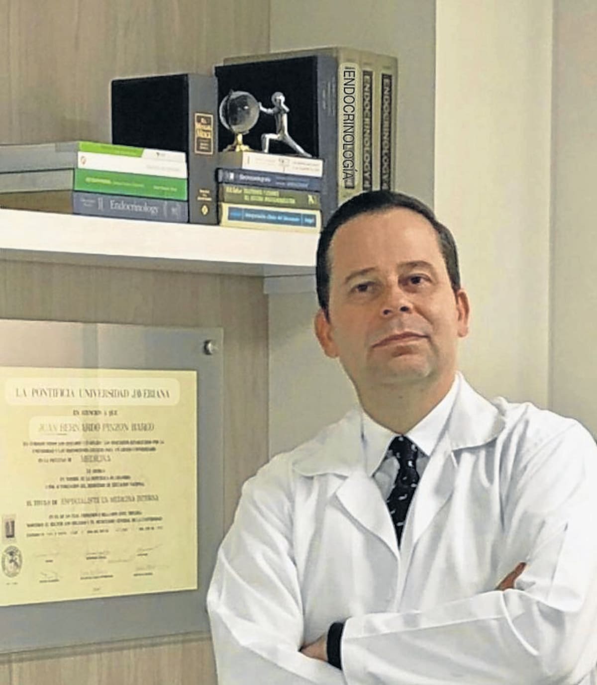 Juan Bernardo Pinzón Barco, reconocido médico endocrinólogo de Bucaramanga, sobrevivió hace 40 años a la tragedia de Armero. Esta es su historia.