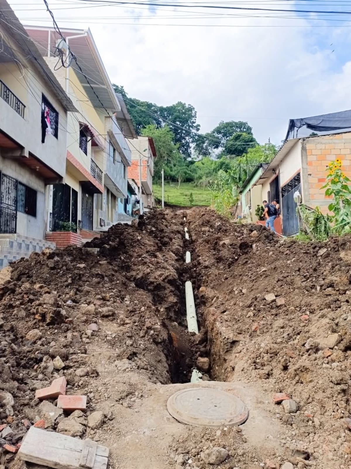 La construcción de nuevos pavimentos incluye el cambio de la red de acueducto y alcantarillado.